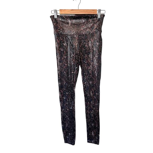 SPANX FAUX LEATHER SNAKE SHINE LEGGINGS Mocha Snake Print Medium NWOT - Picture 5 of 9